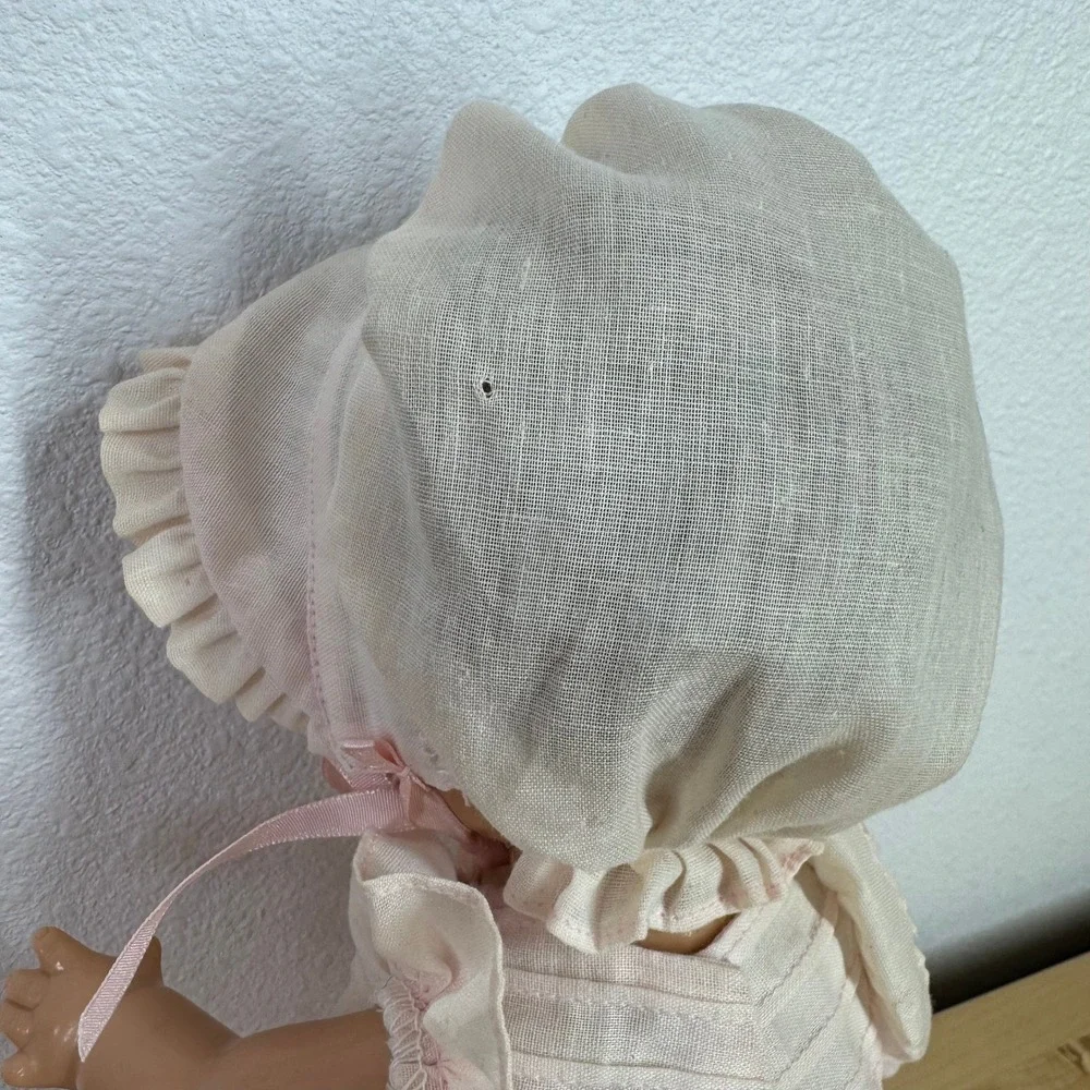 Vintage 1994 Effanbee Candy Kid Doll‎ Pink Ruffled Dress Bonnet Sleep Eyes 11in